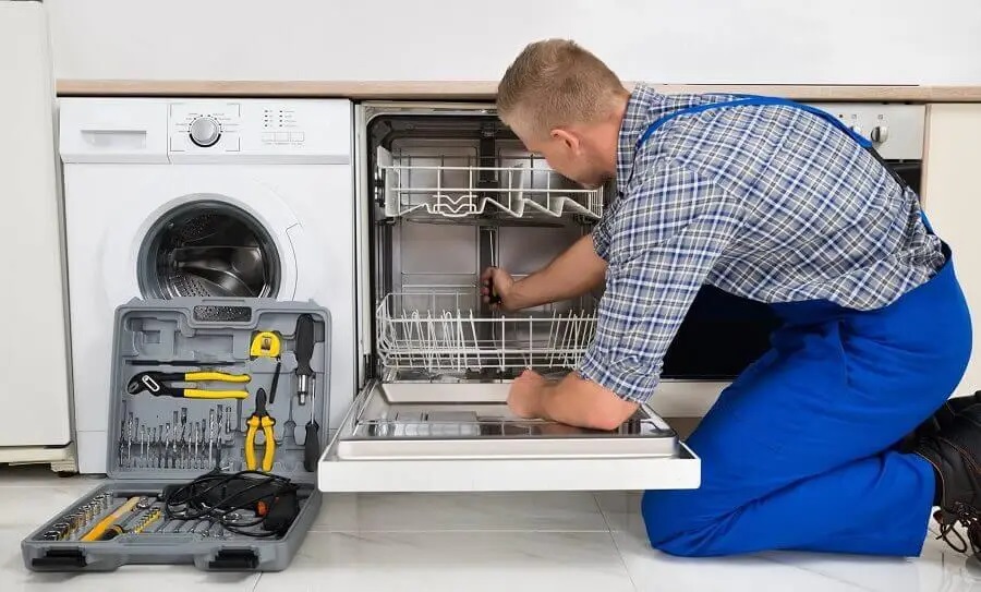 Çayırova Termodinamik servisi teknisyen ekibi beyaz eşya tamiri yaparken